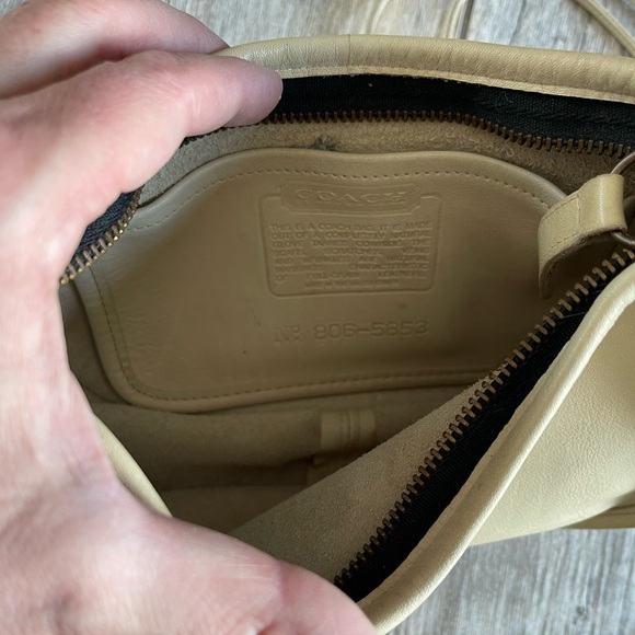 Vintage Coach Swinger Crossbody - Picture 4 of 7